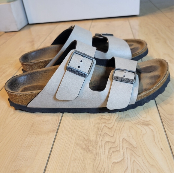 Birkenstock Shoes - Birkenstock Arizona double strap leather buckle sandals size 6